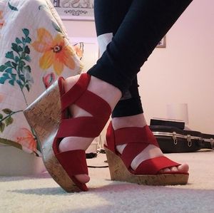 Red American Eagle wedges